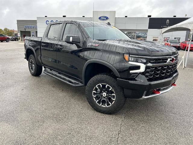 Used 2025 Chevrolet Silverado 1500 ZR2 w/ Technology Package image 2