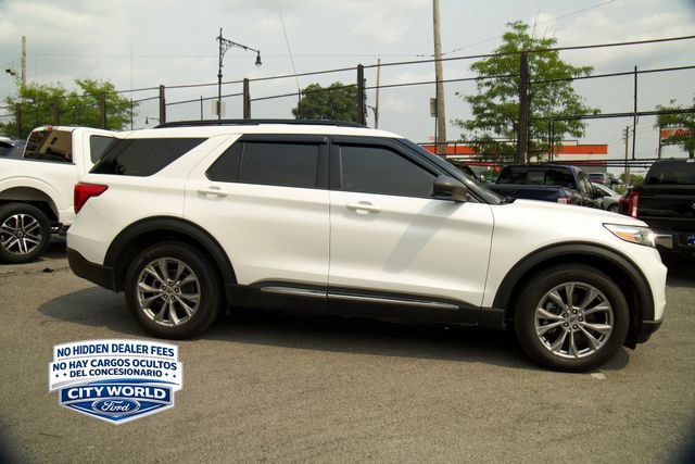 Certified 2022 Ford Explorer XLT w/ Equipment Group 202A AWD/4WD image 3