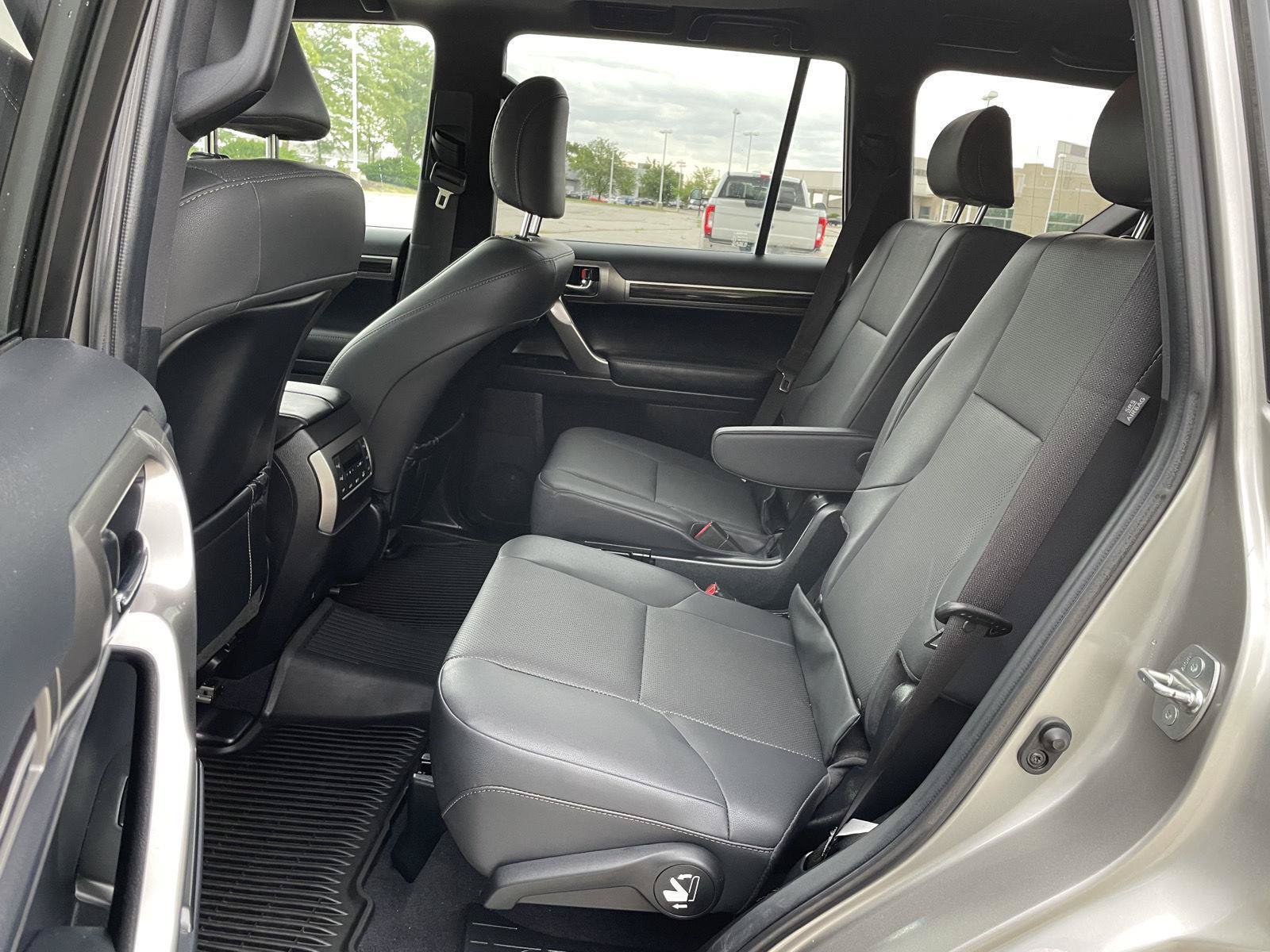 Used 2022 Lexus GX 460 Premium w/ Accessory Package AWD/4WD image 20