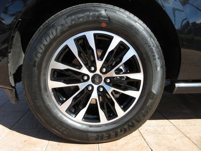 Certified 2025 Ford Expedition Max Platinum image 9