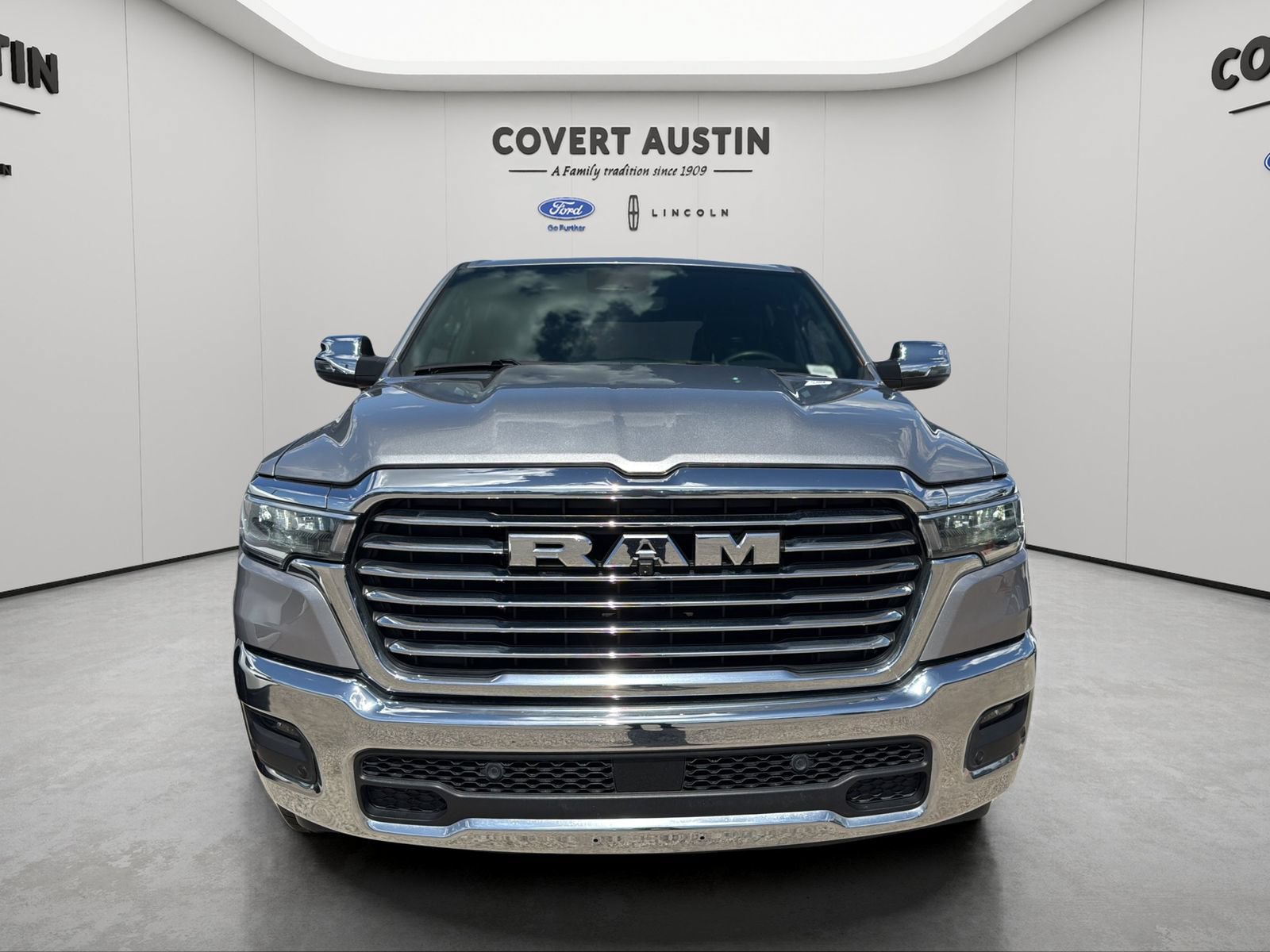 Used 2025 RAM 1500 Laramie AWD/4WD image 9