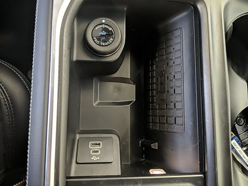 Certified 2025 Ford Expedition Max Platinum image 27