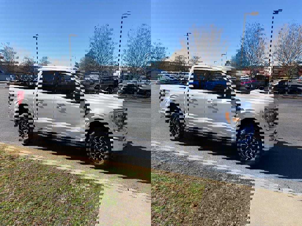 Certified 2022 Ford F150 XLT w/ Equipment Group 302A High image 4