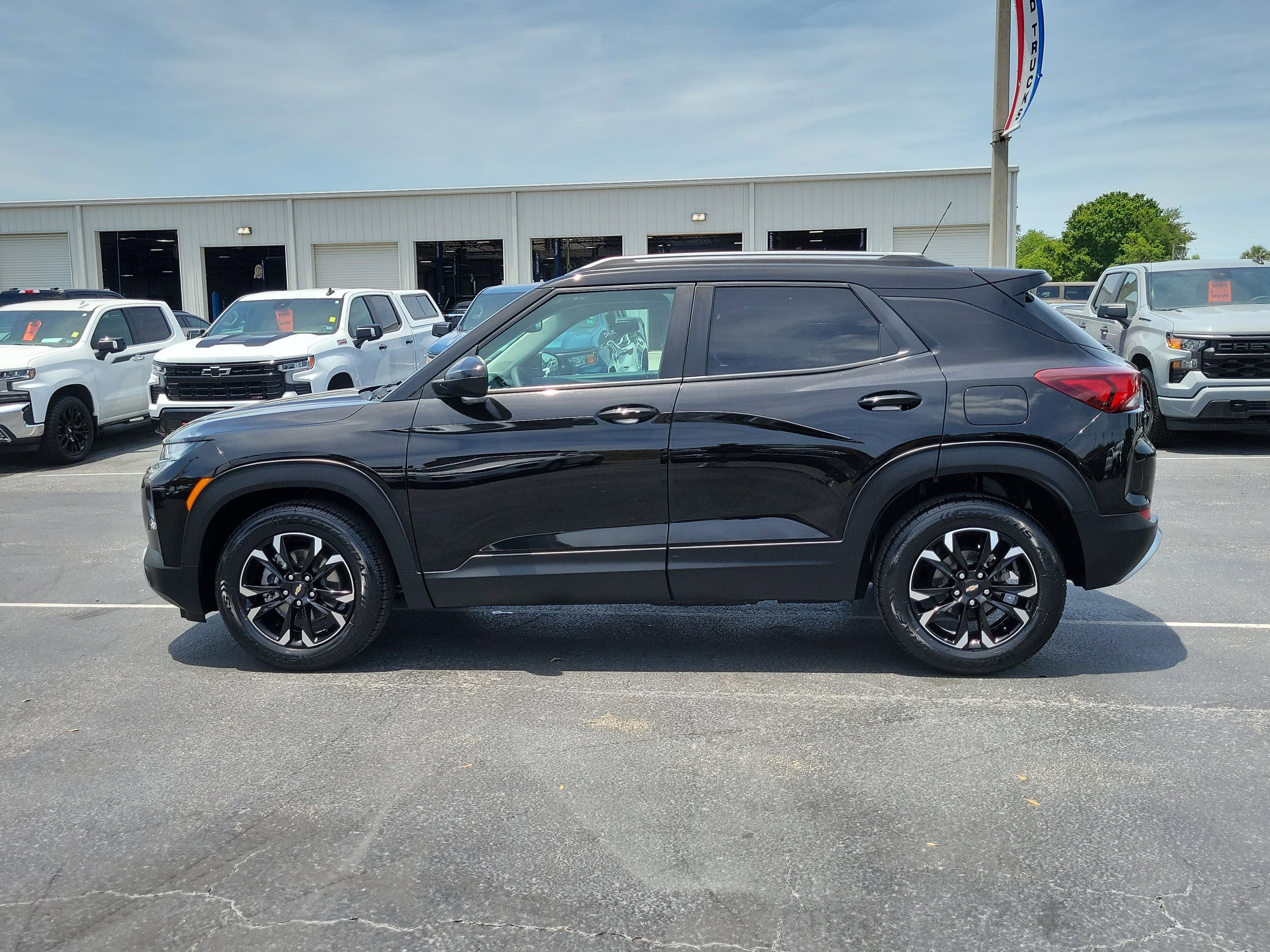 Used 2023 Chevrolet TrailBlazer LT FWD image 7