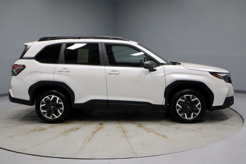 Used 2025 Subaru Forester Premium image 6
