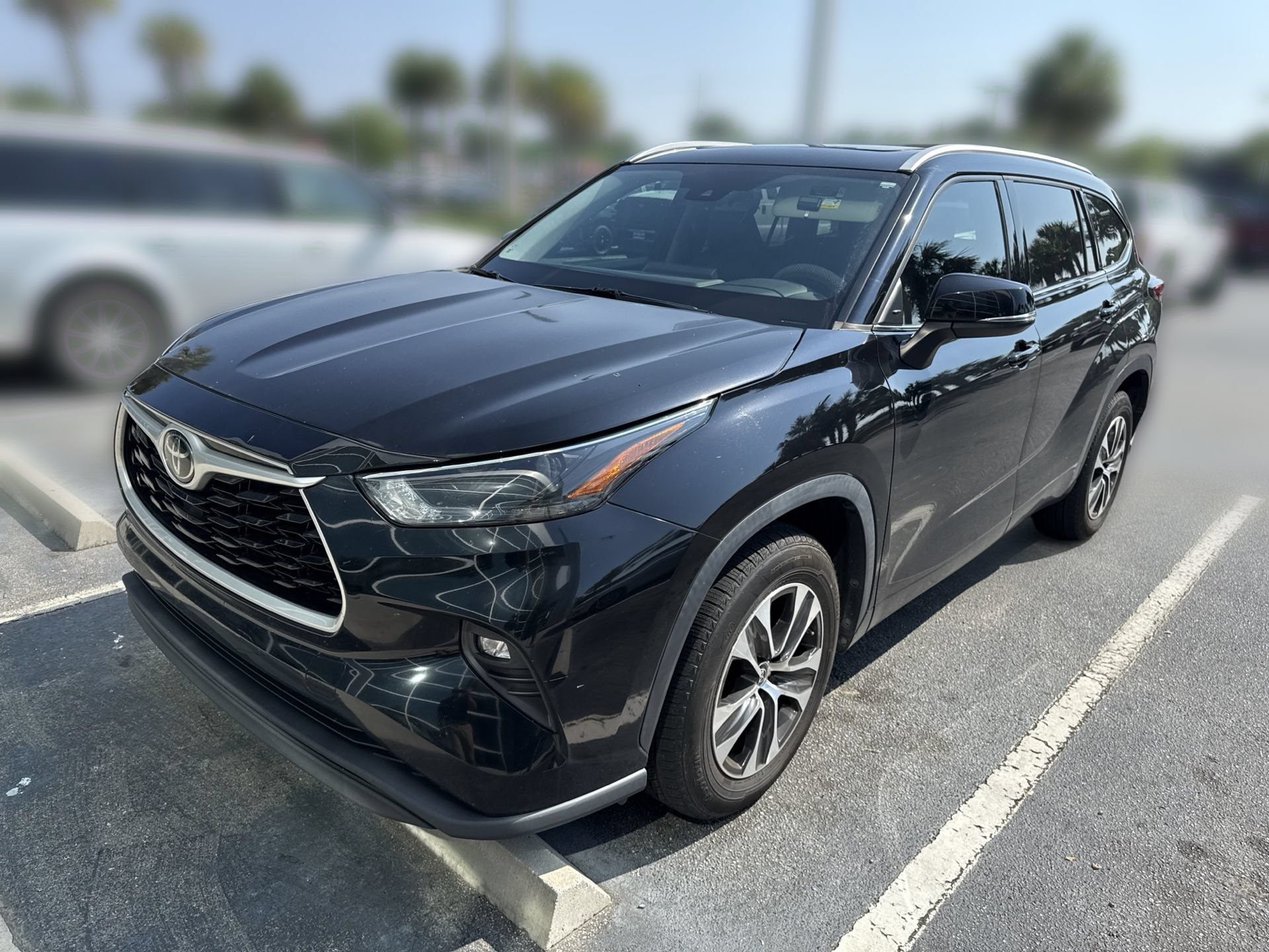 Used 2022 Toyota Highlander XLE FWD image 9