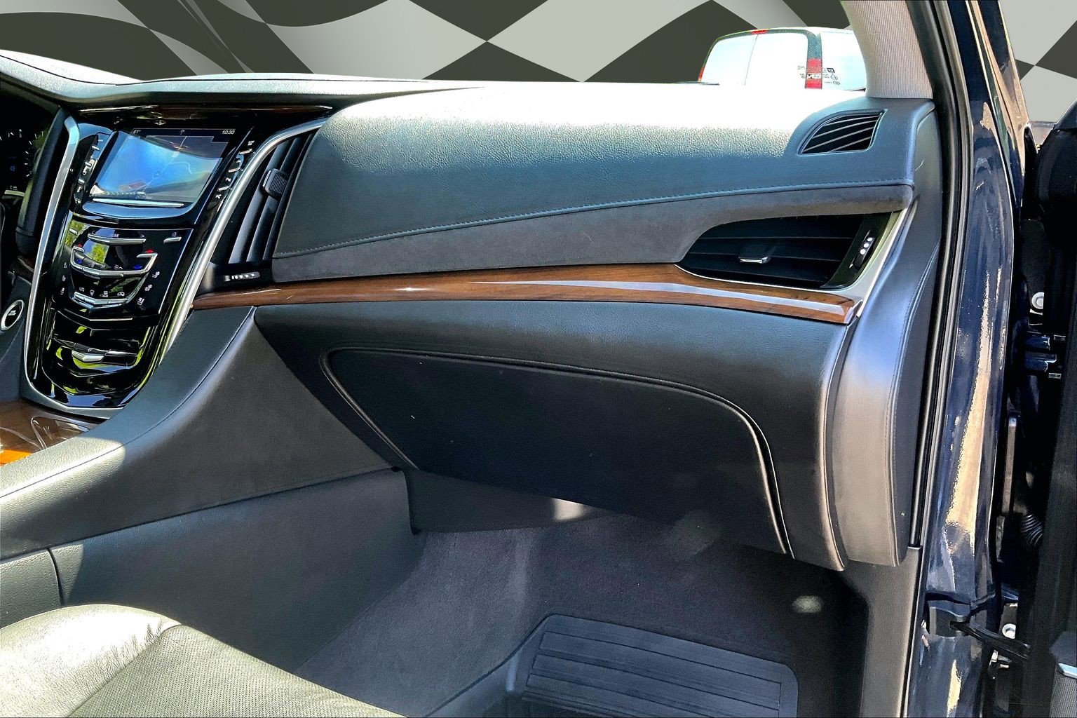 Used 2020 Cadillac Escalade Luxury AWD/4WD image 16