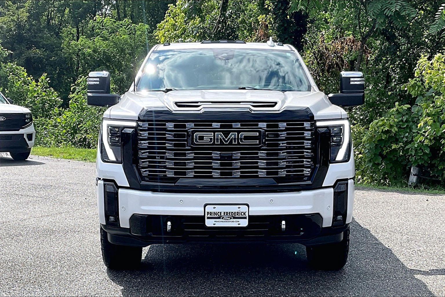 Used 2025 GMC Sierra 2500 Denali Ultimate AWD/4WD image 2