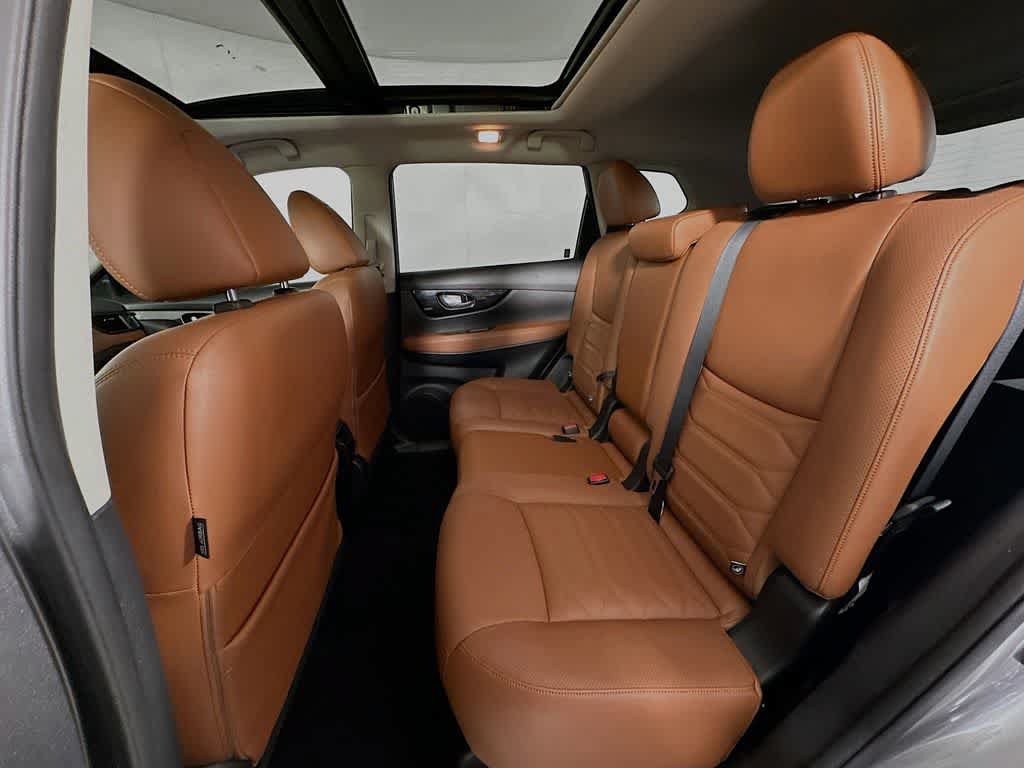 Used 2018 Nissan Rogue SL w/ Premium Package FWD image 14
