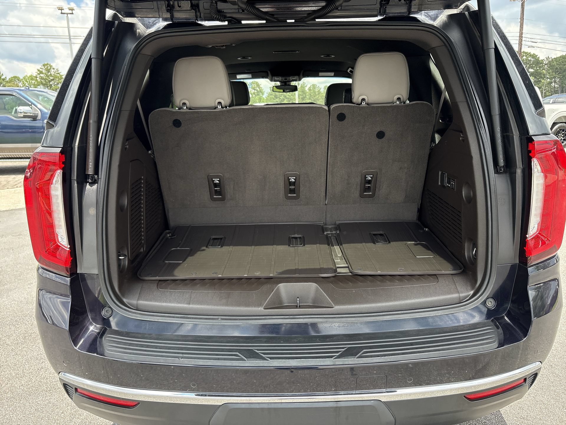 Used 2021 GMC Yukon SLT w/ SLT Luxury Package AWD/4WD image 22