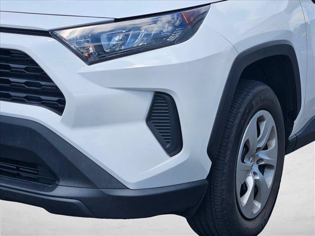 Used 2021 Toyota RAV4 LE FWD image 5