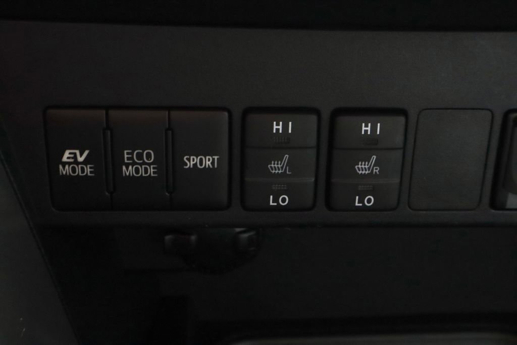 Used 2018 Toyota RAV4 Limited AWD/4WD image 11