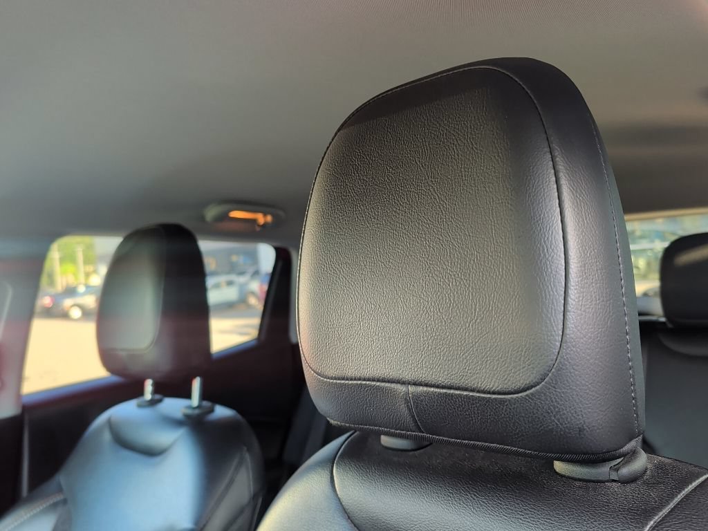 Used 2017 Jeep Compass Latitude w/ Popular Equipment Group FWD image 9