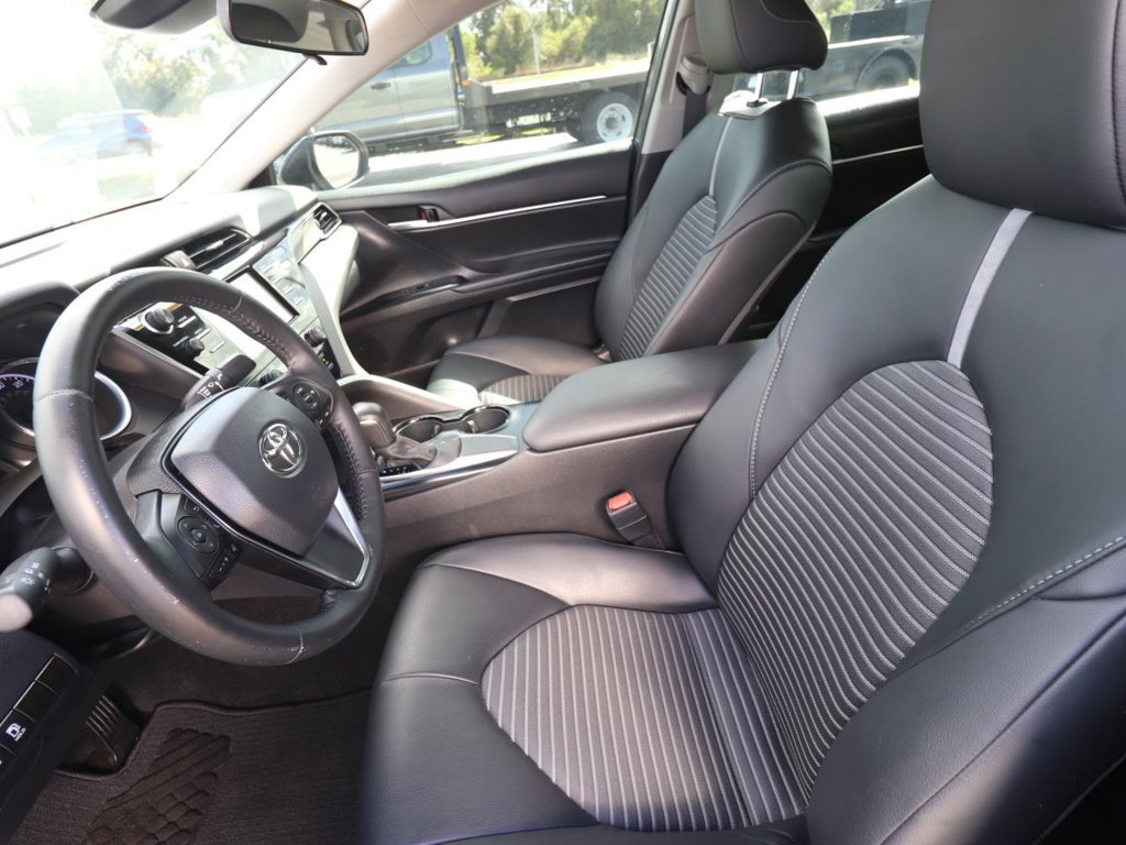 Used 2020 Toyota Camry SE FWD image 2