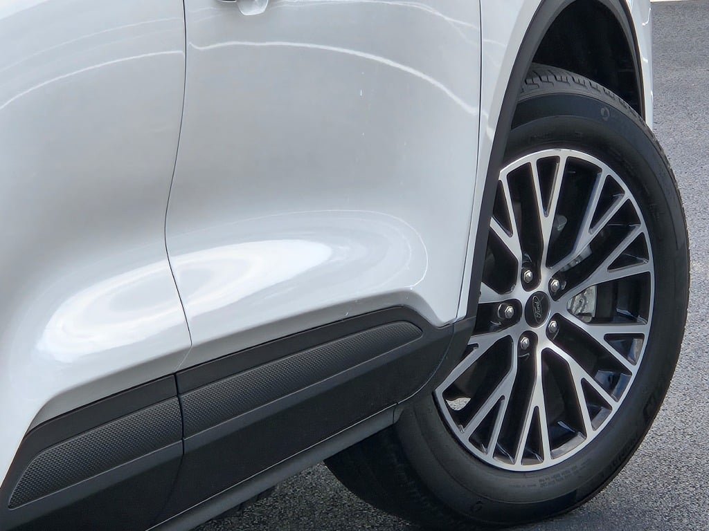 Certified 2025 Ford Escape SE FWD image 11