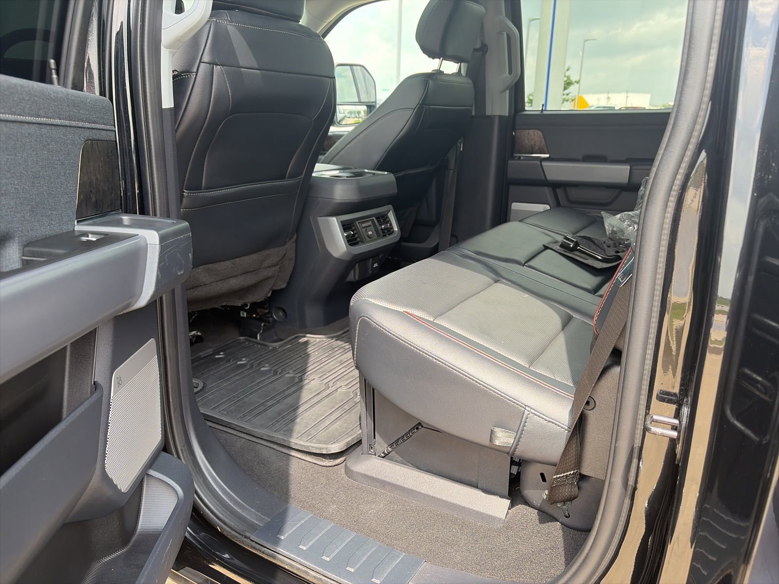 Certified 2024 Ford F250 Lariat w/ Lariat Ultimate Package AWD/4WD image 15