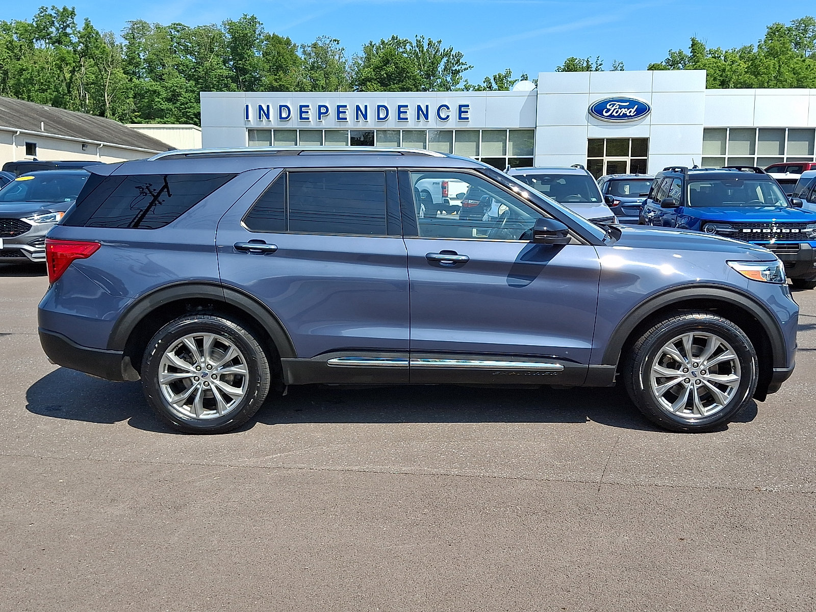 Certified 2021 Ford Explorer Limited w/ Equipment Group 301A AWD/4WD image 12