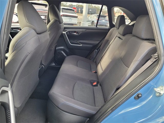 Used 2022 Toyota RAV4 SE image 11