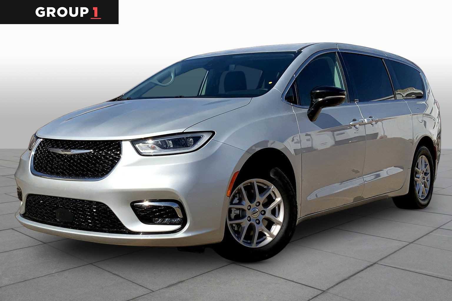 Used 2024 Chrysler Pacifica Touring-L image 5