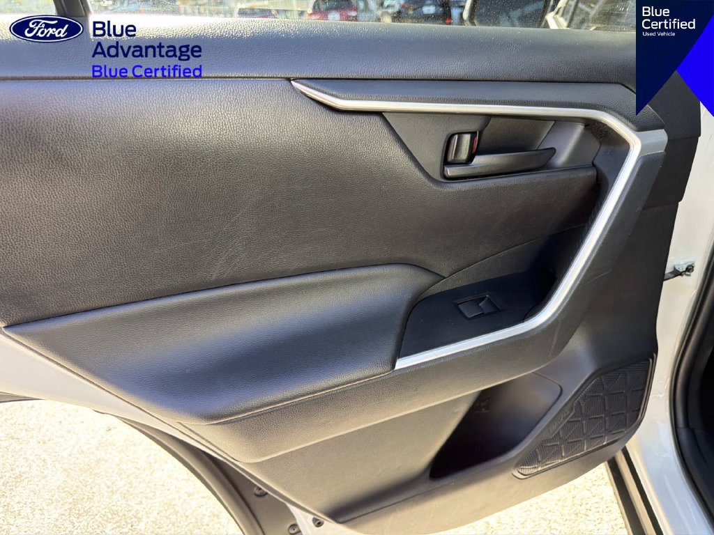 Used 2022 Toyota RAV4 LE AWD/4WD image 11