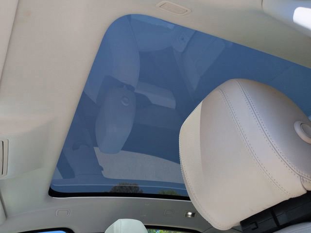 Used 2019 Jaguar E-PACE SE image 24