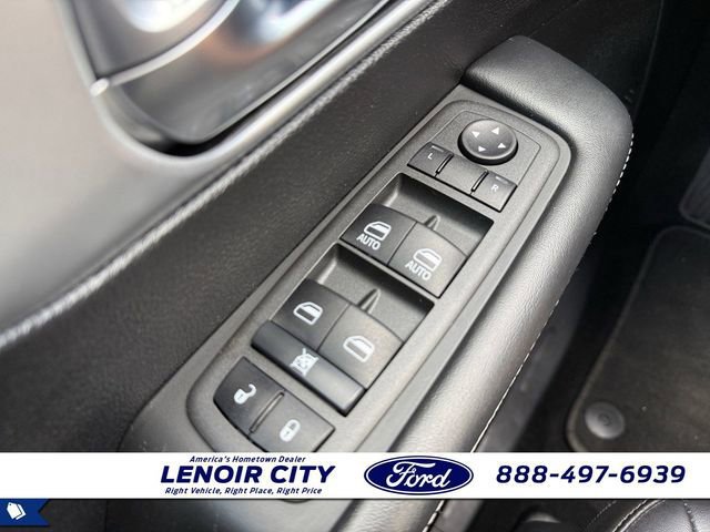 Used 2023 Chrysler Pacifica Touring-L w/ S Appearance Package image 18