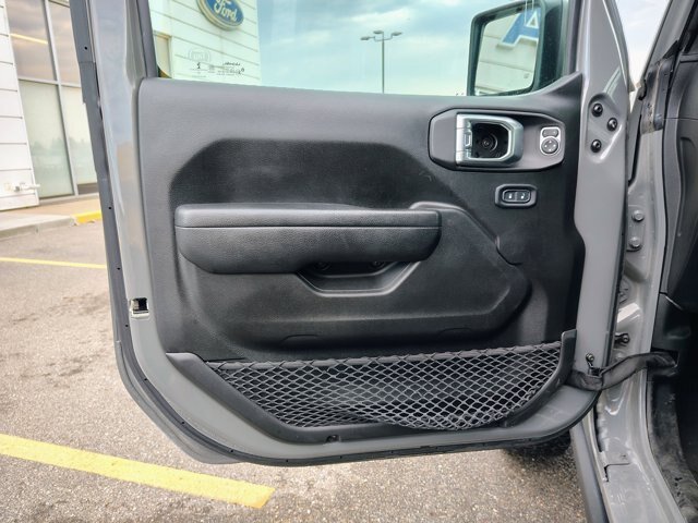 Used 2023 Jeep Wrangler Unlimited Rubicon w/ Cold Weather Group AWD/4WD image 10