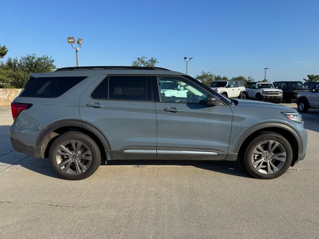 Certified 2025 Ford Explorer Active w/ Active Comfort Package AWD/4WD image 2
