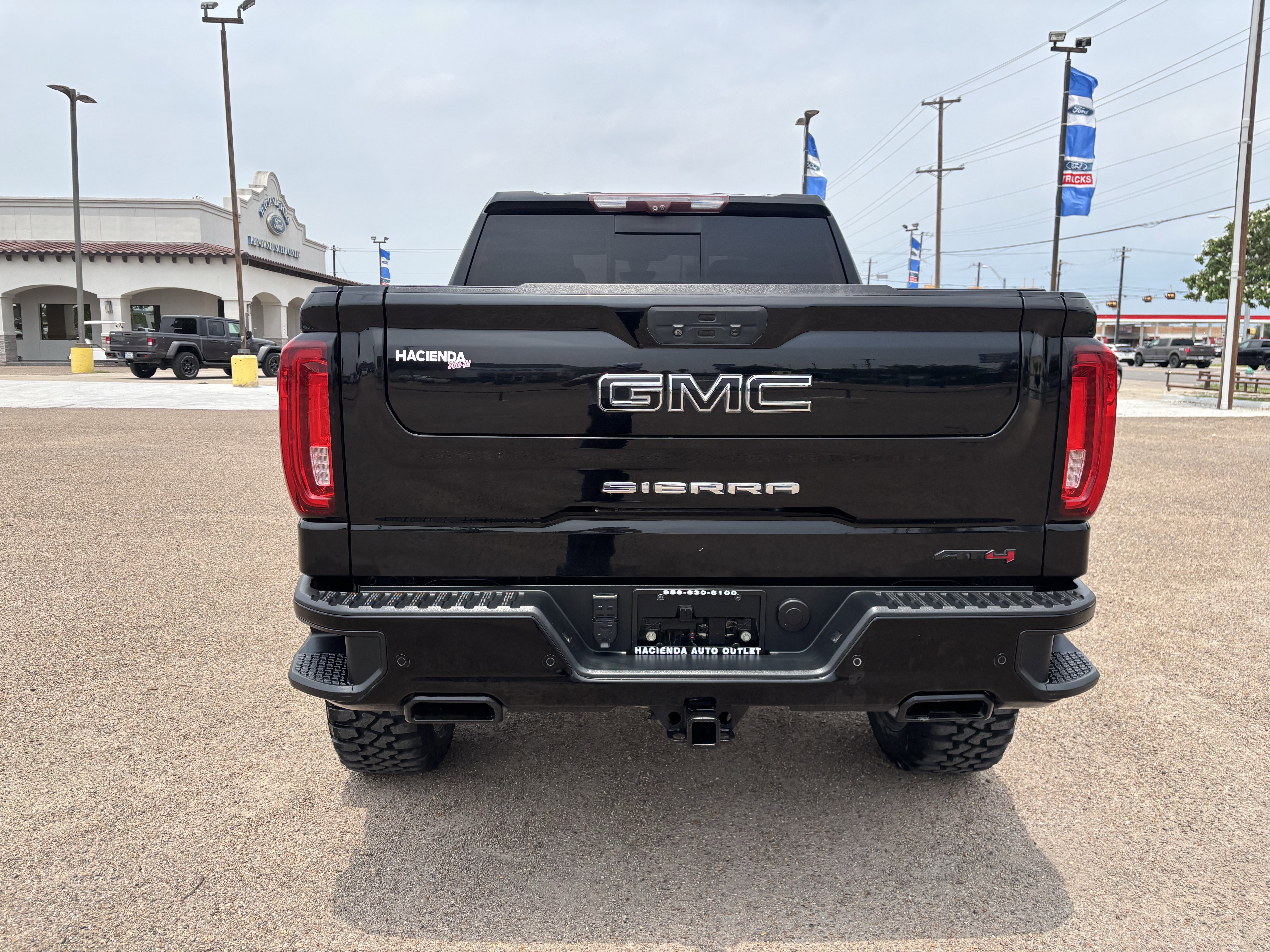 Used 2020 GMC Sierra 1500 AT4 w/ AT4 Premium Package AWD/4WD image 3