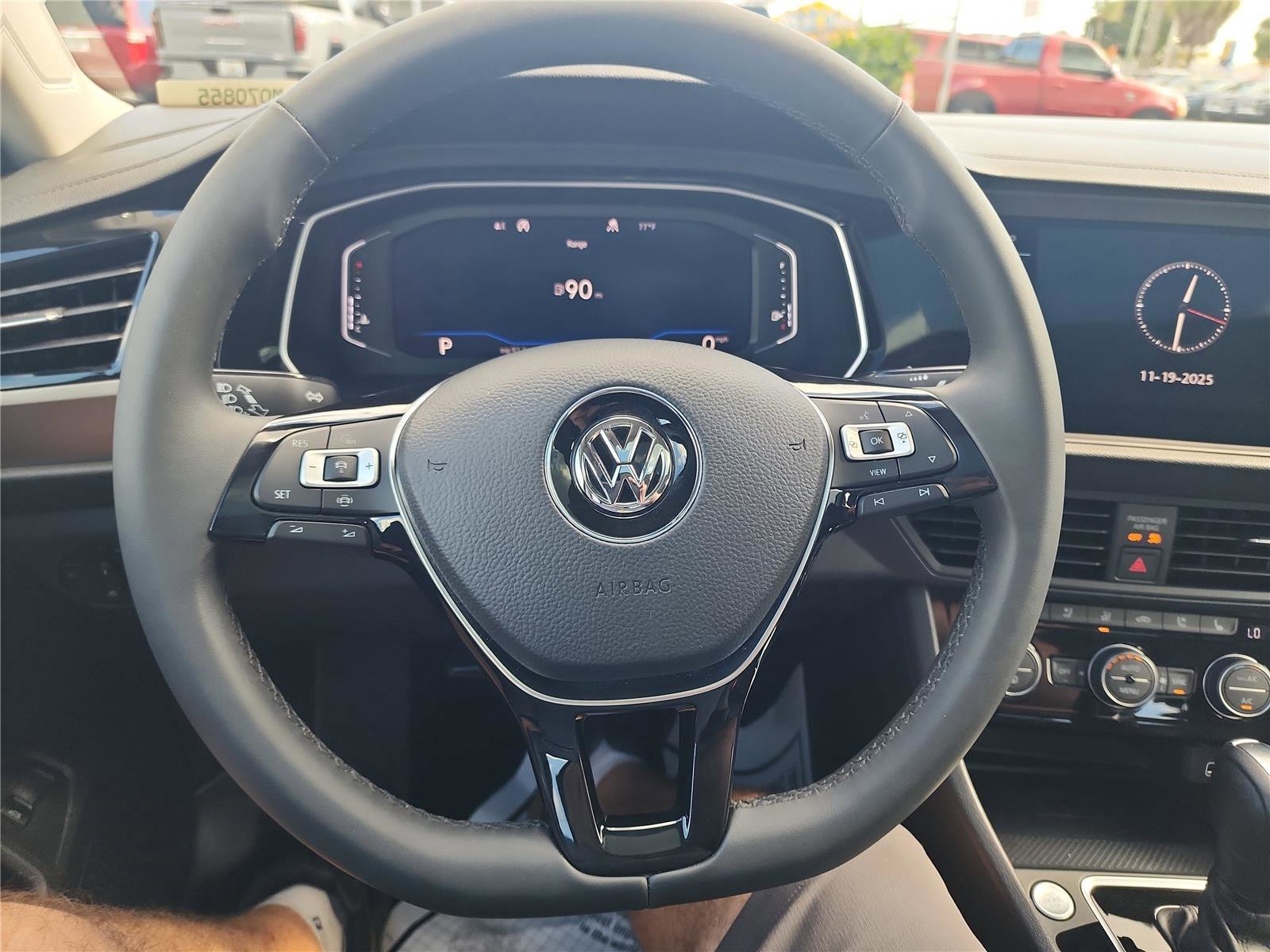 Used 2020 Volkswagen Jetta SEL Premium image 34