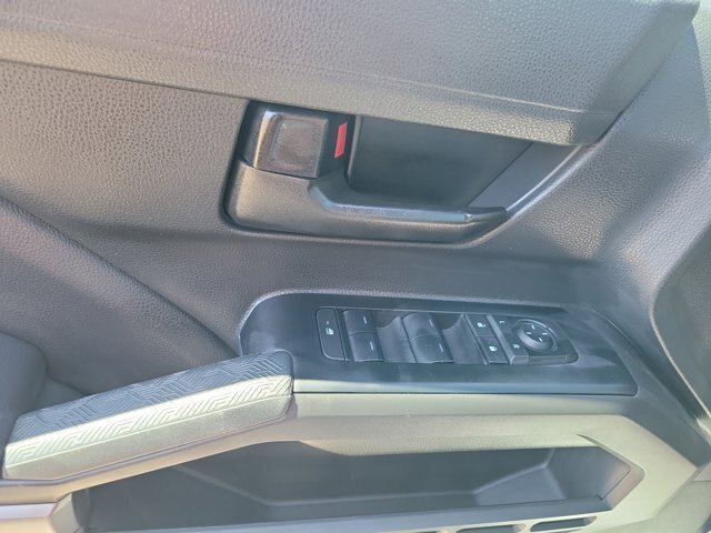 Used 2025 Toyota Tacoma SR5 AWD/4WD image 14