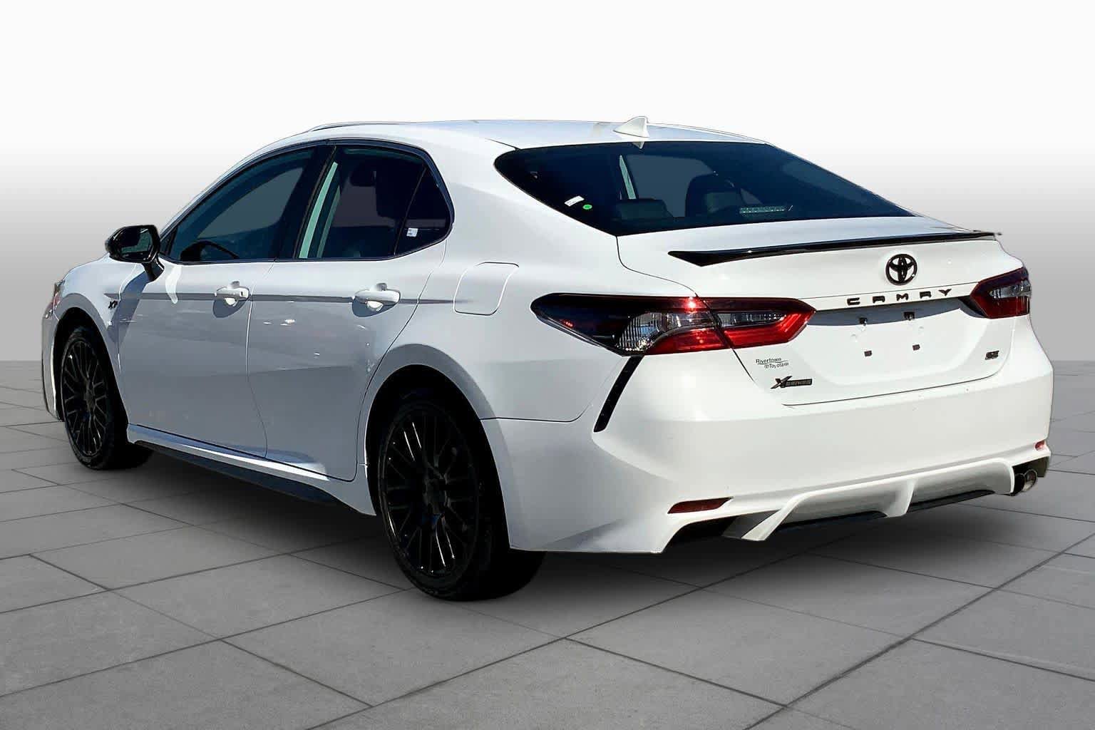 Used 2024 Toyota Camry SE w/ Convenience Package FWD image 11