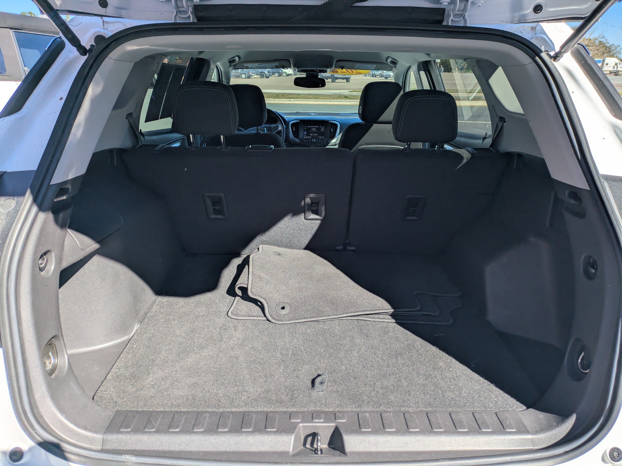 Used 2024 GMC Terrain SLE image 11