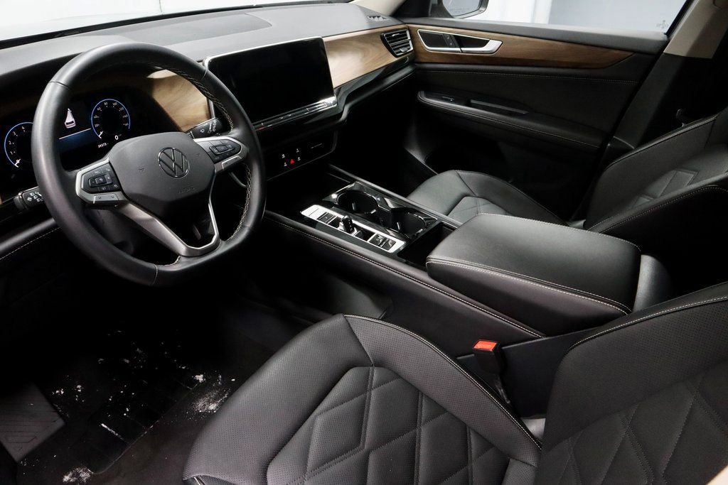 Used 2025 Volkswagen Atlas SE image 24