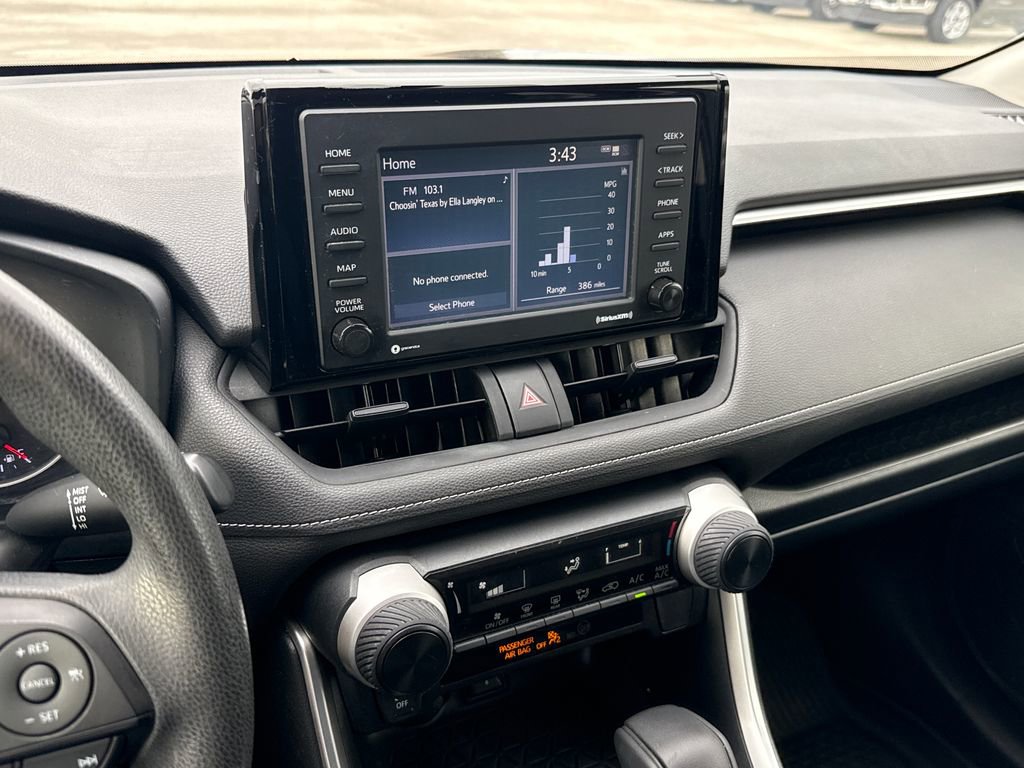 Used 2020 Toyota RAV4 LE image 17