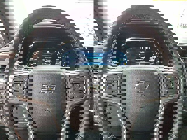 Used 2022 Chevrolet Suburban Z71 w/ Luxury Package image 12