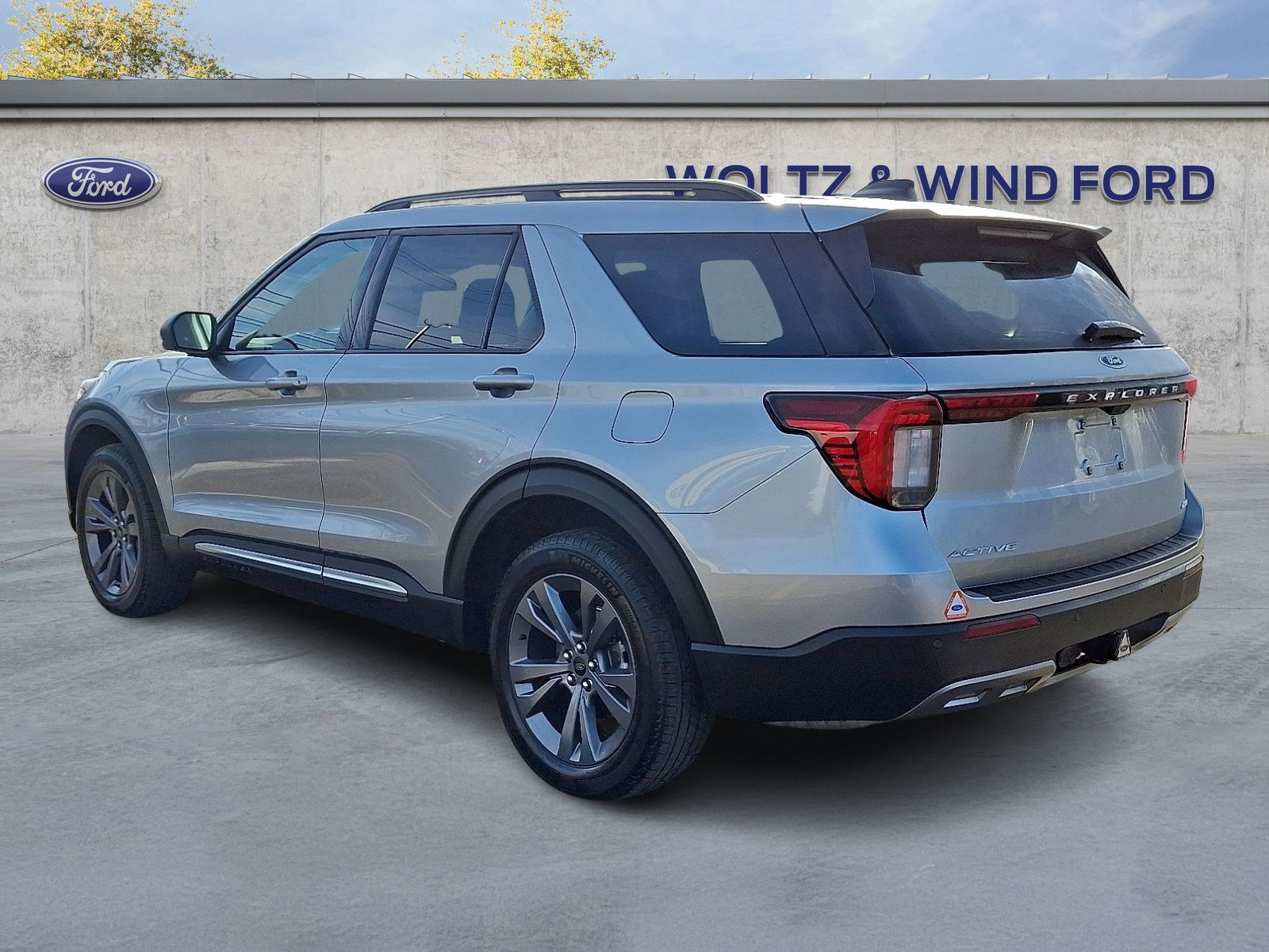 Certified 2025 Ford Explorer Active w/ Active Comfort Package image 5