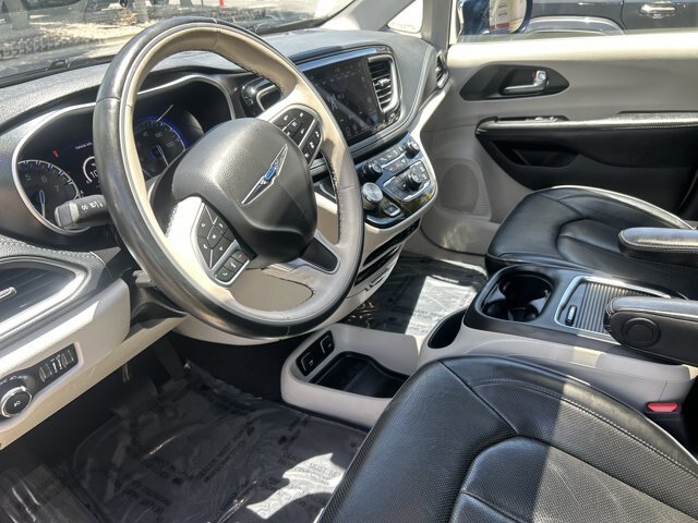 Used 2020 Chrysler Pacifica Limited w/ Advanced Safetytec Group FWD image 14