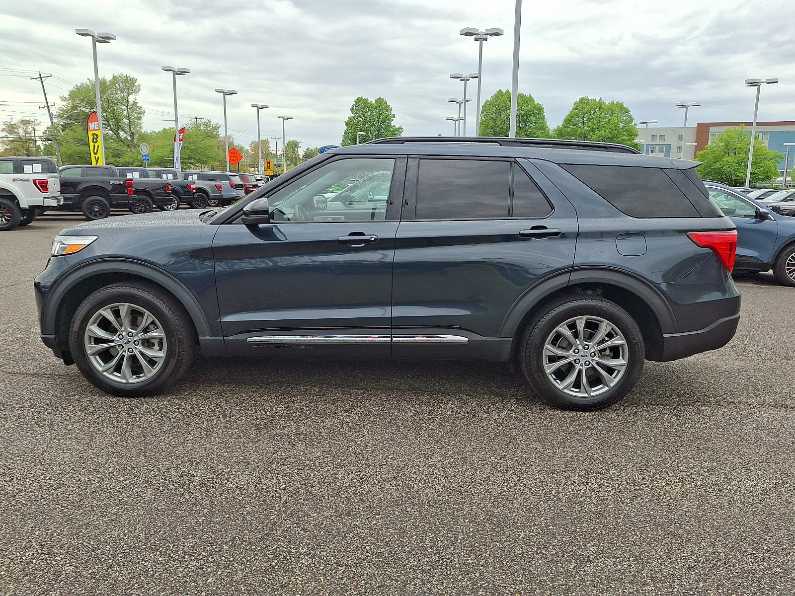 Certified 2023 Ford Explorer XLT w/ Equipment Group 202A image 3