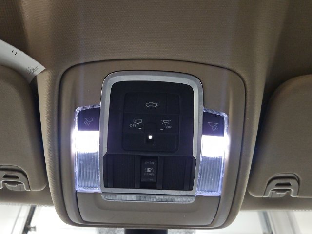 Used 2020 RAM 1500 Laramie AWD/4WD image 3