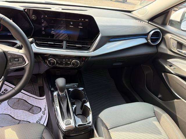 Used 2026 Chevrolet Trax LT w/ LT Convenience Package FWD image 14