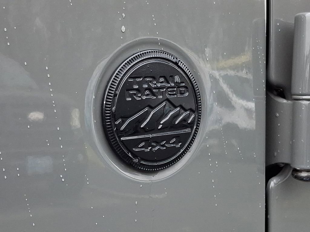 Used 2021 Jeep Gladiator Willys image 31