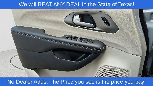 Used 2024 Chrysler Pacifica Touring-L FWD image 24
