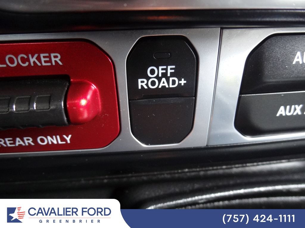 Used 2024 Jeep Gladiator Mojave w/ Technology Group AWD/4WD image 40