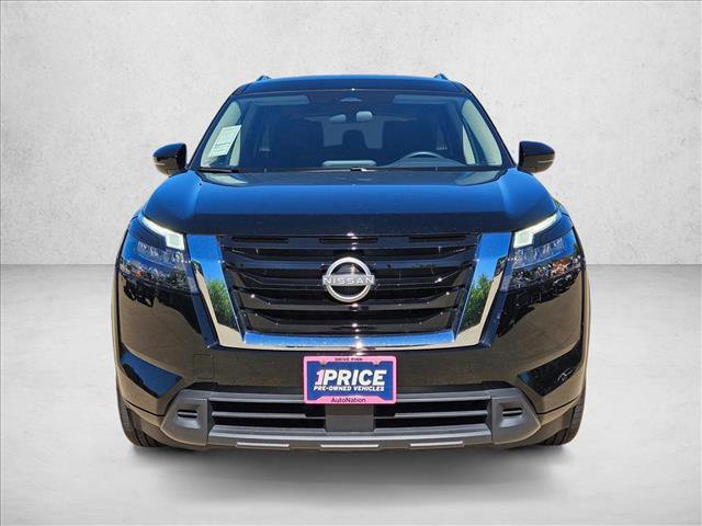 Used 2025 Nissan Pathfinder SV image 8