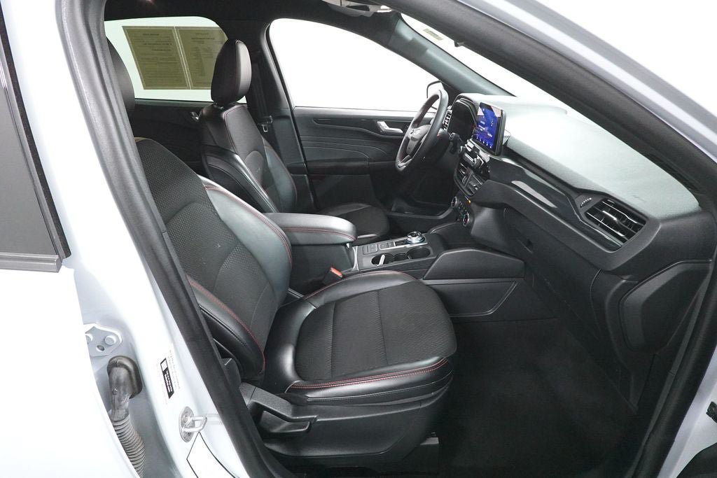 Certified 2025 Ford Escape ST-Line AWD/4WD image 30