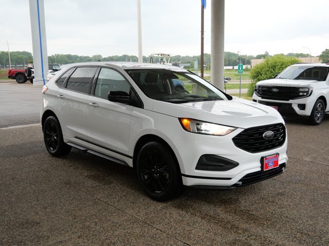 Certified 2024 Ford Edge SE w/ Black Appearance Package AWD/4WD image 3