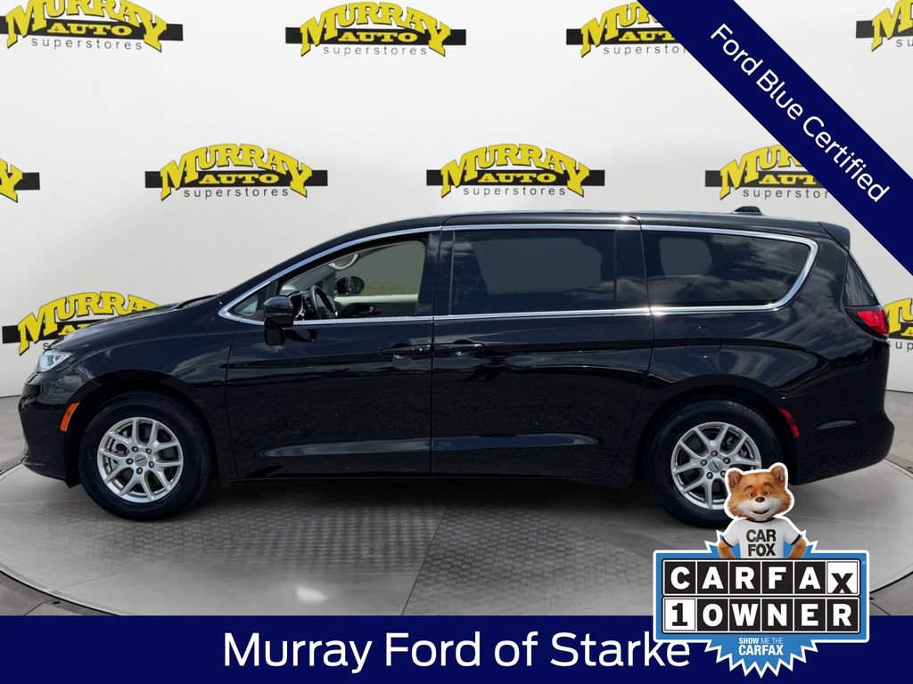 Used 2024 Chrysler Pacifica Touring-L FWD image 3