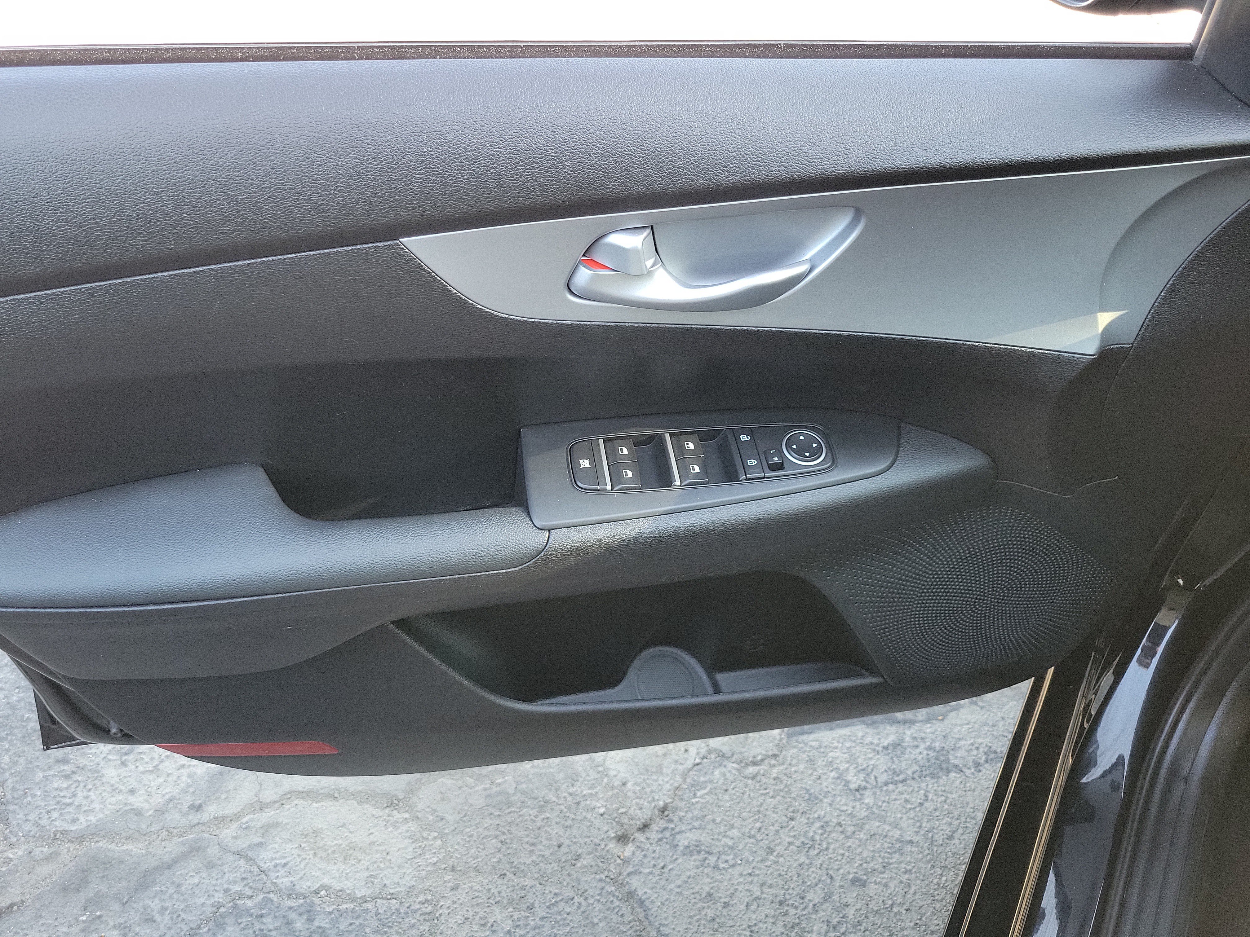 Used 2023 Kia Forte LXS w/ LXS Technology Package FWD image 10