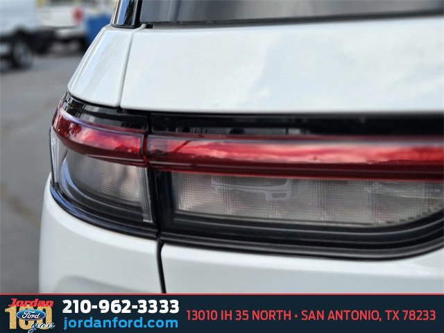 Used 2023 Jeep Grand Cherokee Overland w/ Advanced Protech Group III image 9